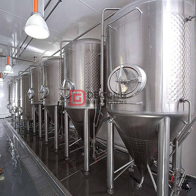 Tanque de fermentación de cerveza 2000L personalizable para enfriamiento de cerveza artesanal tanque de preparación de acero inoxidable con camisa