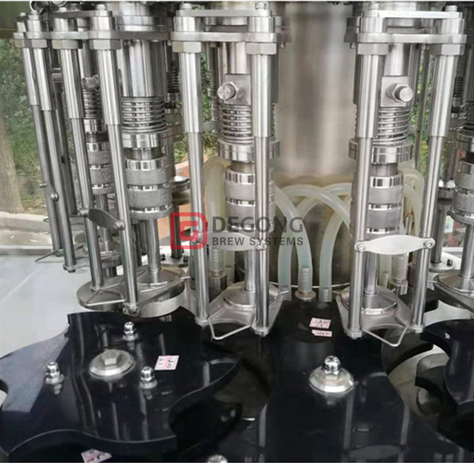 Máquina de embotellado de agua pura completamente automática / máquina de llenado de cerveza en China