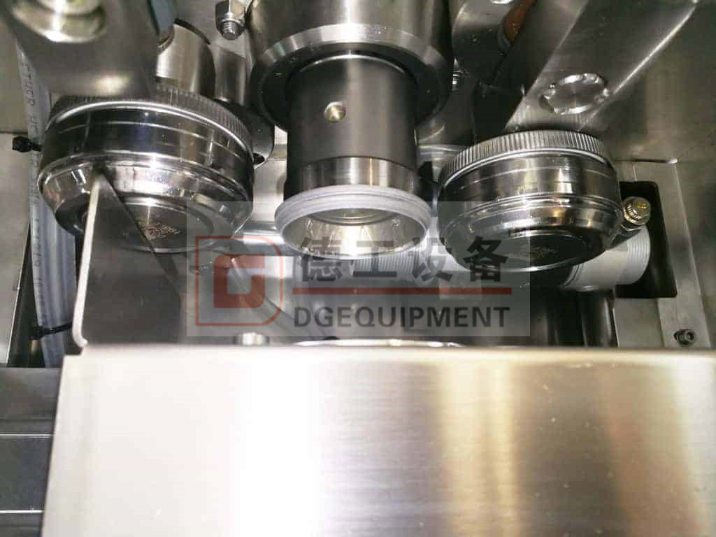 Cierre de la cerradora autom&aacute;tica de latas_ 副本